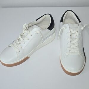Dolce Vita Cream and Black Casual Sneakers